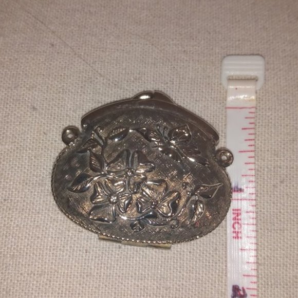 Butterfly motif metal purse pendant. - Picture 6 of 6